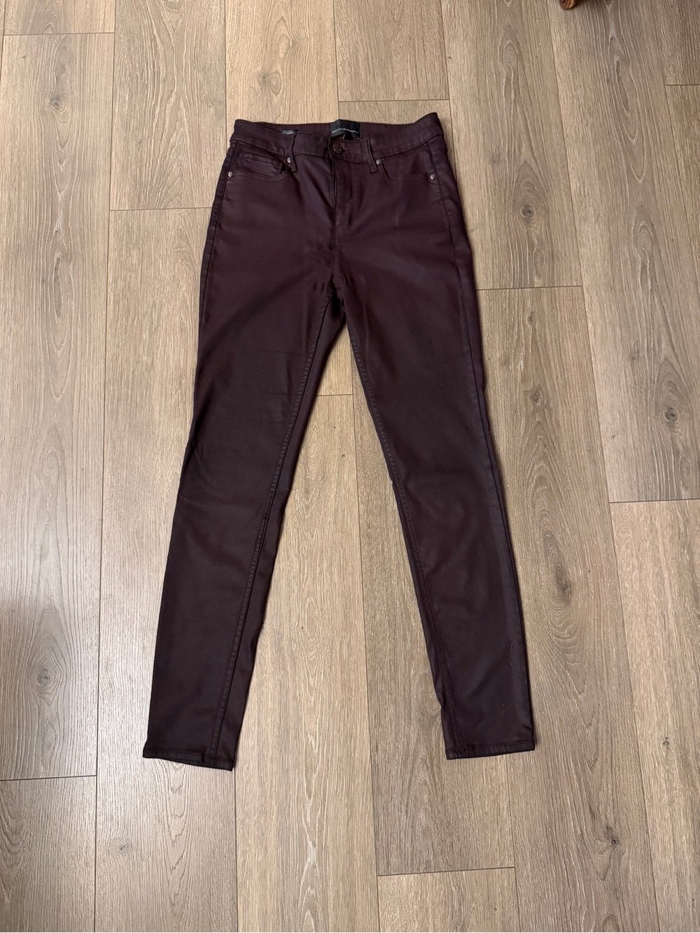 White House black market skinny coated denim size 6 Maroon Pants